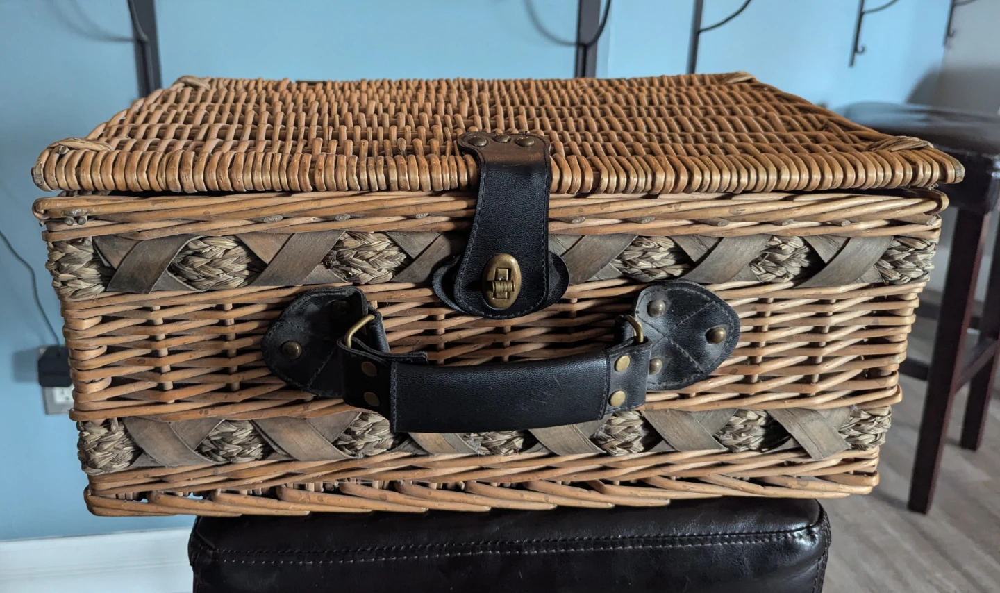 Picnic basket for 2