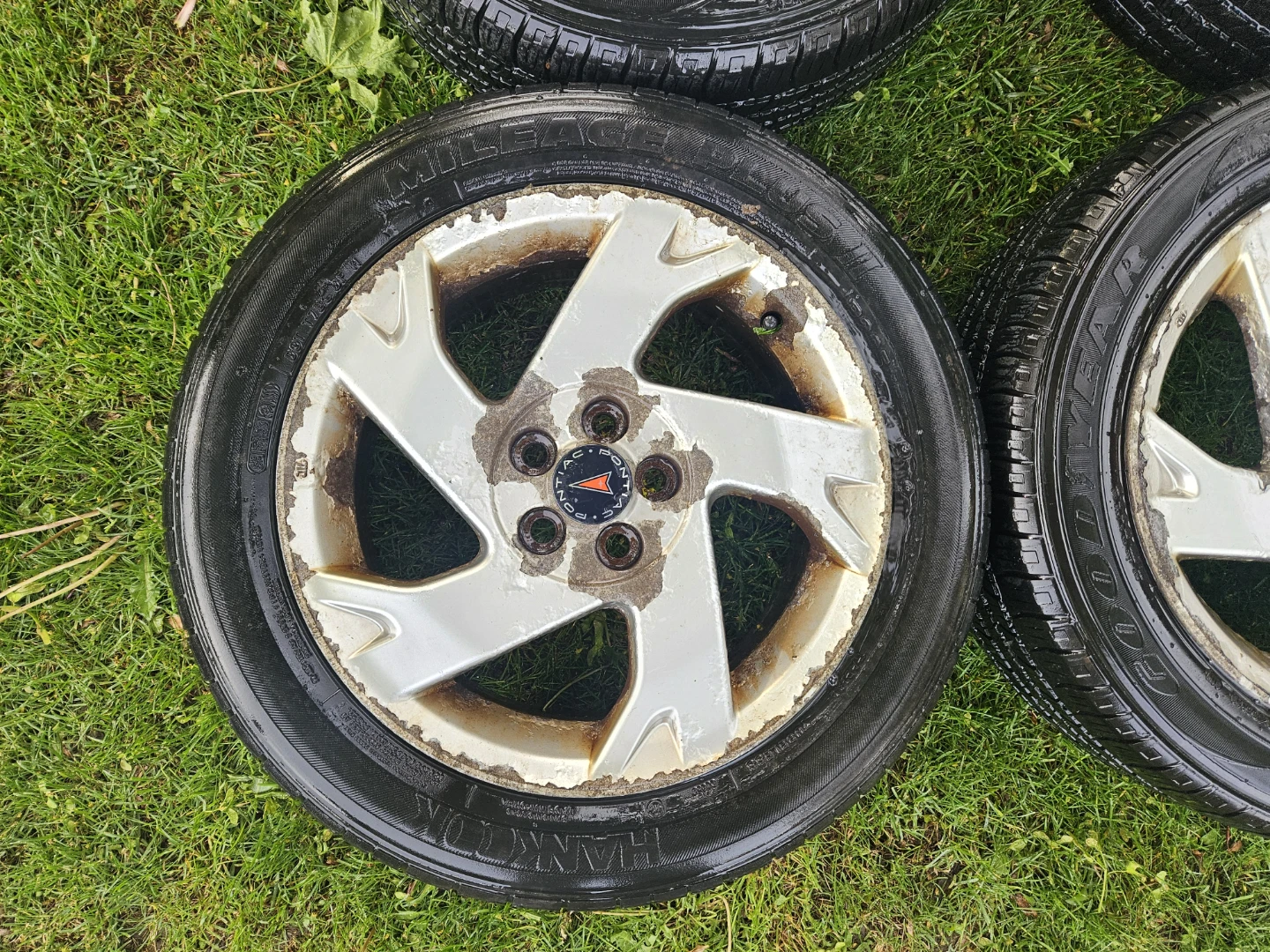 Set of 4 Goodyear Assurance All-Season Tires - photo 2