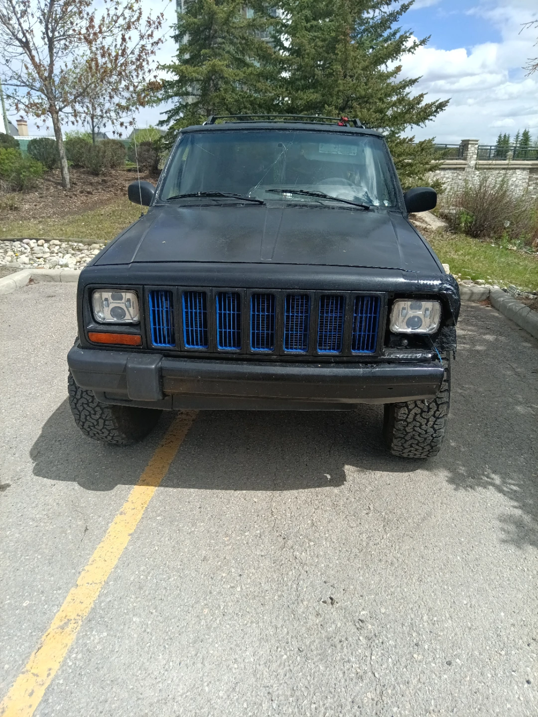 Black Jeep Cherokee XJ SUV - photo 2