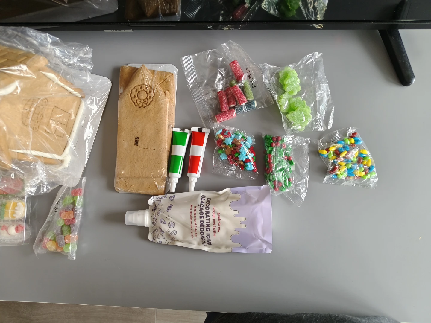 Gingerbread house kit for kids - photo 2