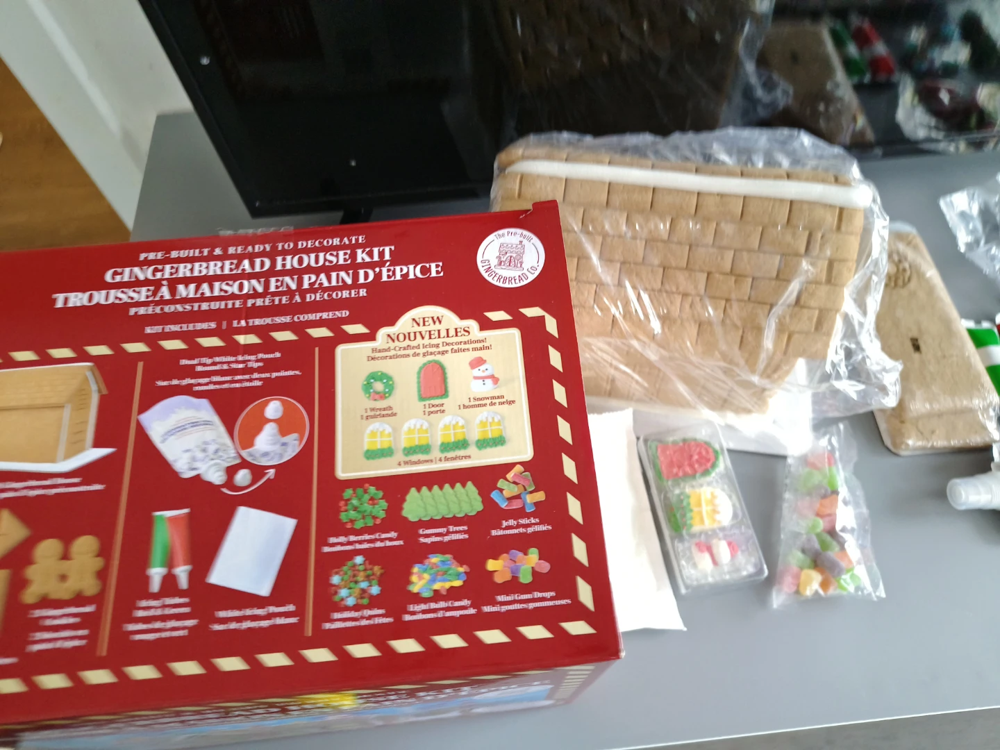 Gingerbread house kit for kids - photo 3