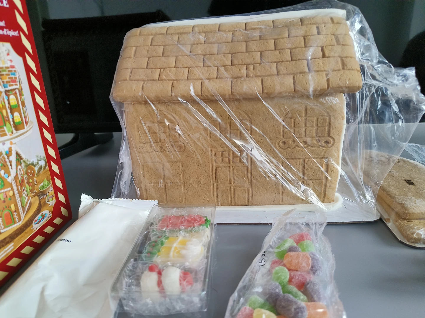 Gingerbread house kit for kids