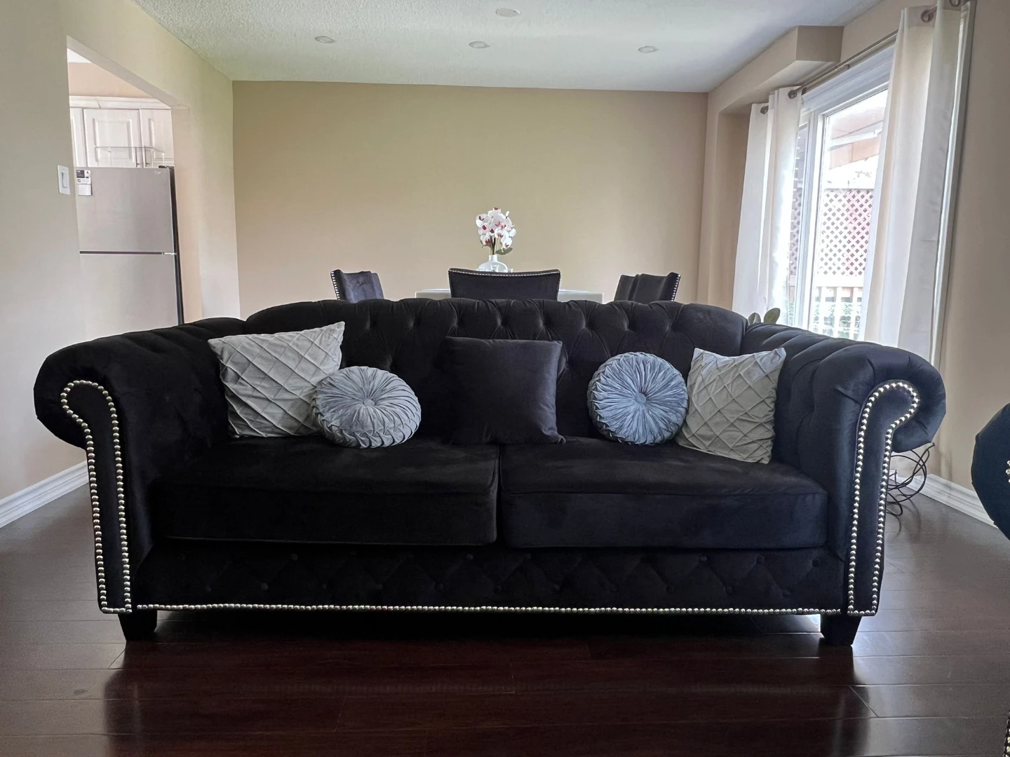 Black Velvet Chesterfield Loveseat - photo 4