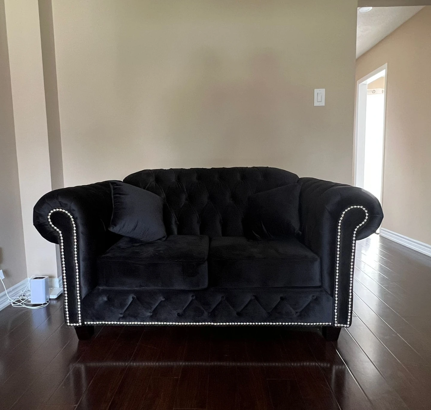 Black Velvet Chesterfield Loveseat - photo 5