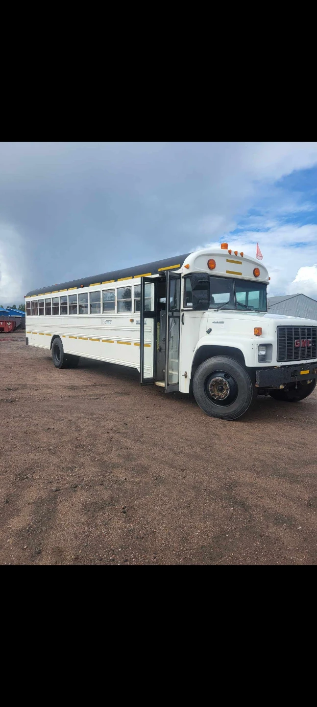 Low-KM Conversion-Ready Bus – Cat Motor & Allison Trans