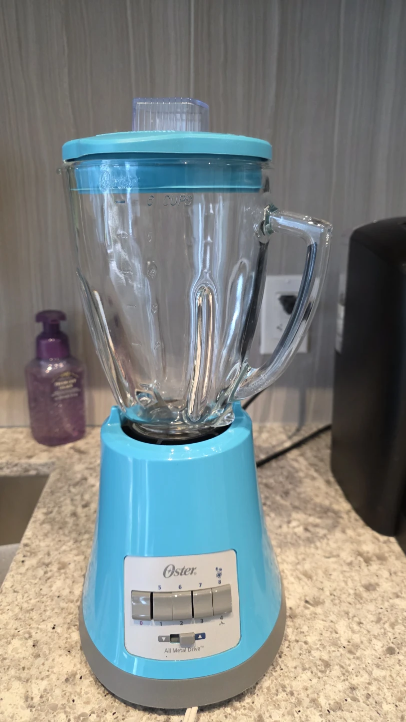 MOVING SALE- Oster 6-Cup Blender with All Metal Drive