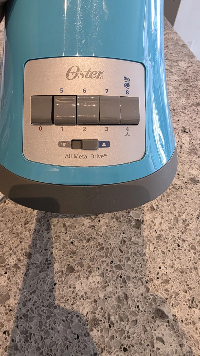 MOVING SALE- Oster 6-Cup Blender with All Metal Drive - photo 2