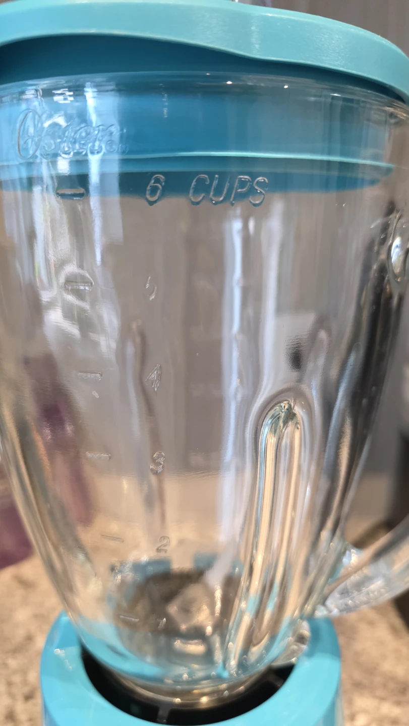 MOVING SALE- Oster 6-Cup Blender with All Metal Drive - photo 3