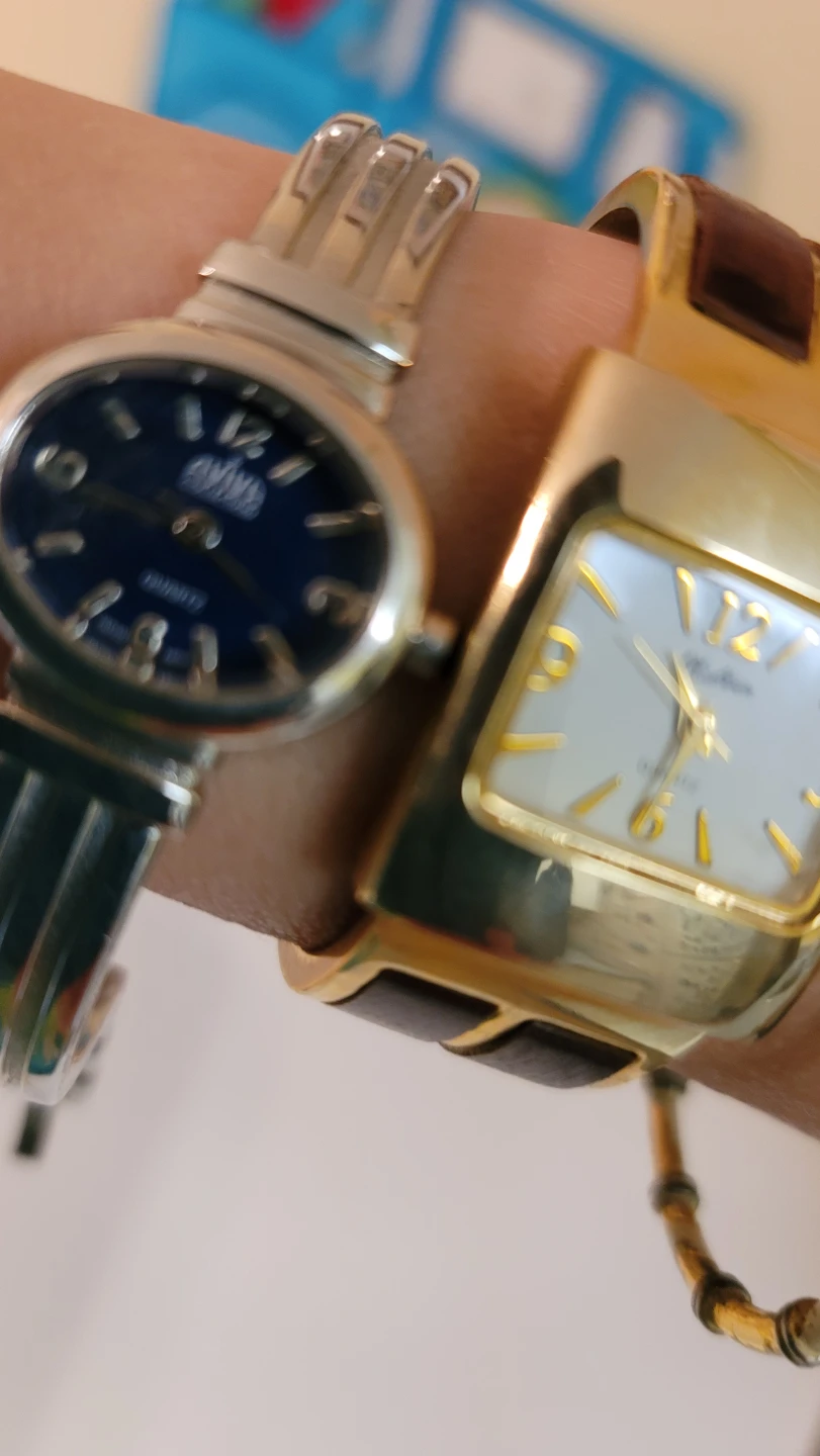 Gold-tone ladies' watch with bamboo-style band(4) - photo 2