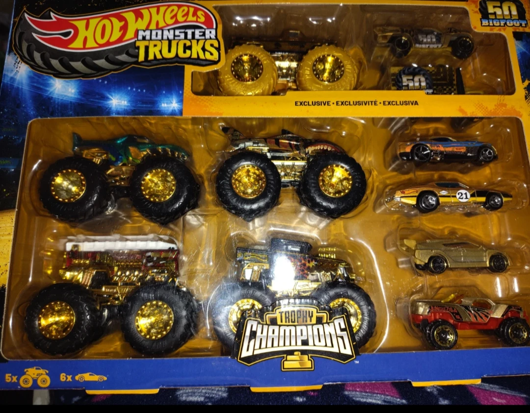 Hot Wheels Monster Trucks Trophy Champions 50-Car Bigfoot Set