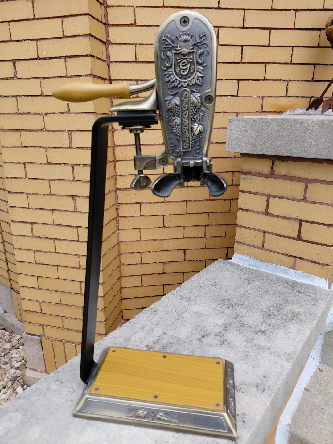 Vintage LE  GRAPE  Cast Iron Corkscrew Wine Opener - photo 2