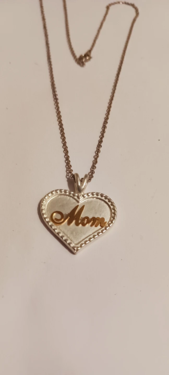 ❤️  "Mom" Heart ❤️ Pendant Necklace