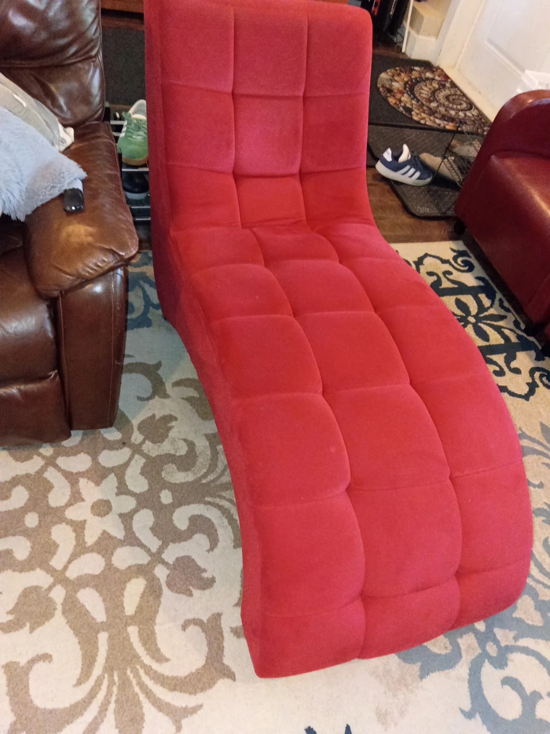 Red Tufted Chaise Lounge Chair - photo 3