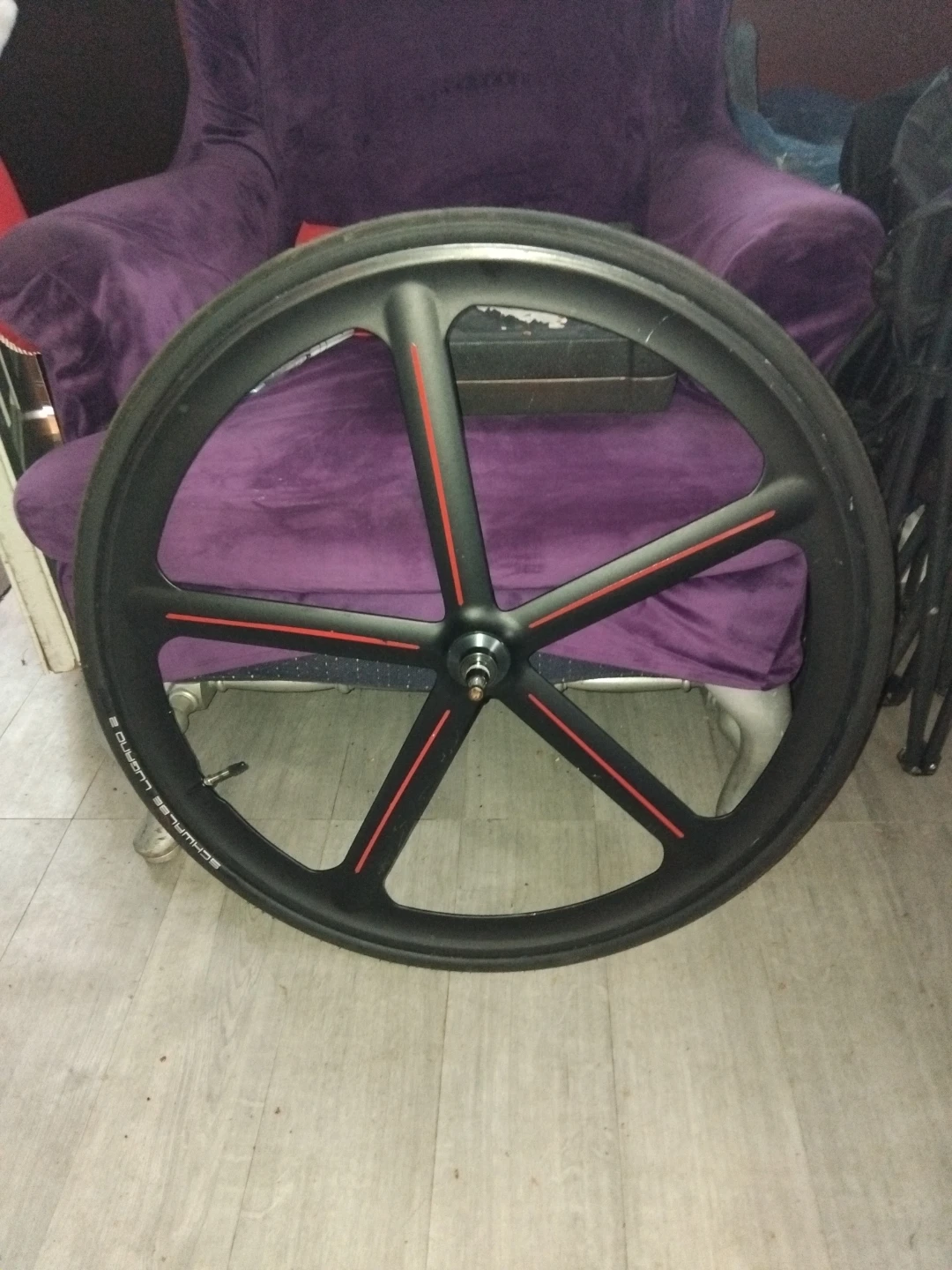 700c trispoke carbon front wheel