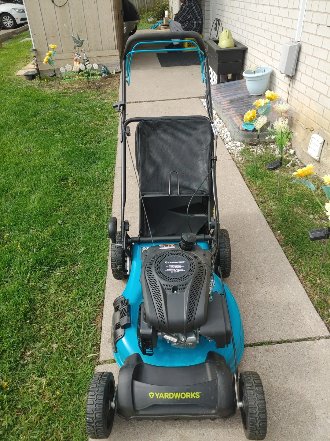 Yardworks Gas Self-Propelled Lawnmower 174 CC
