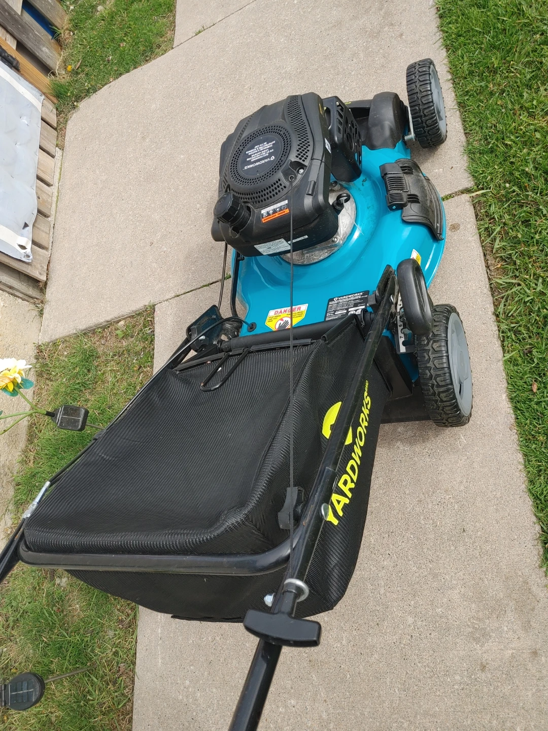 Yardworks Gas Self-Propelled Lawnmower 174 CC - photo 2