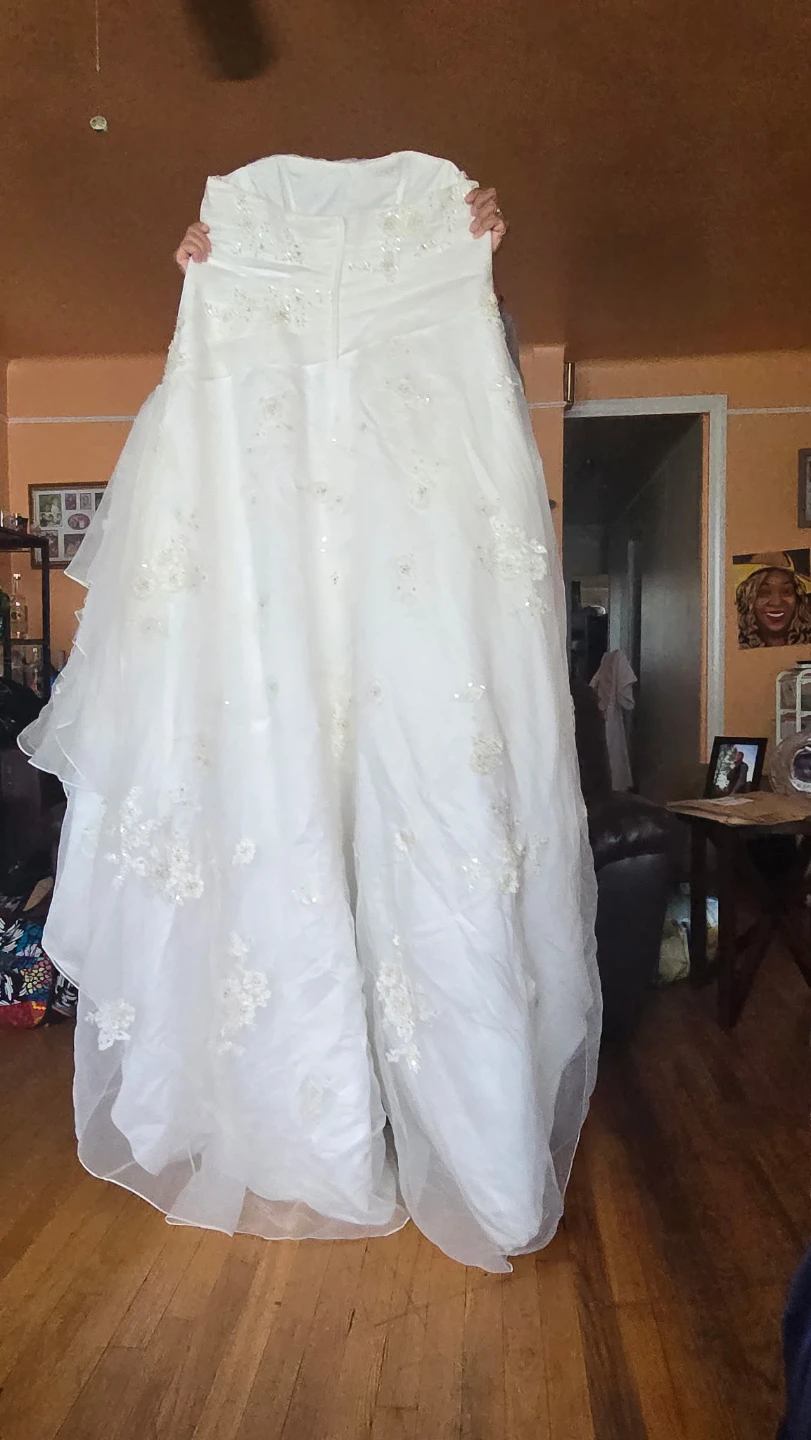 David's Bridal White Strapless Wedding Dress with Beading - photo 2