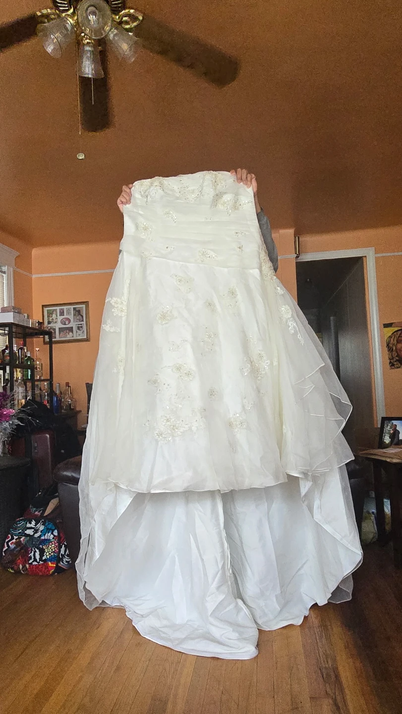 David's Bridal White Strapless Wedding Dress with Beading - photo 3