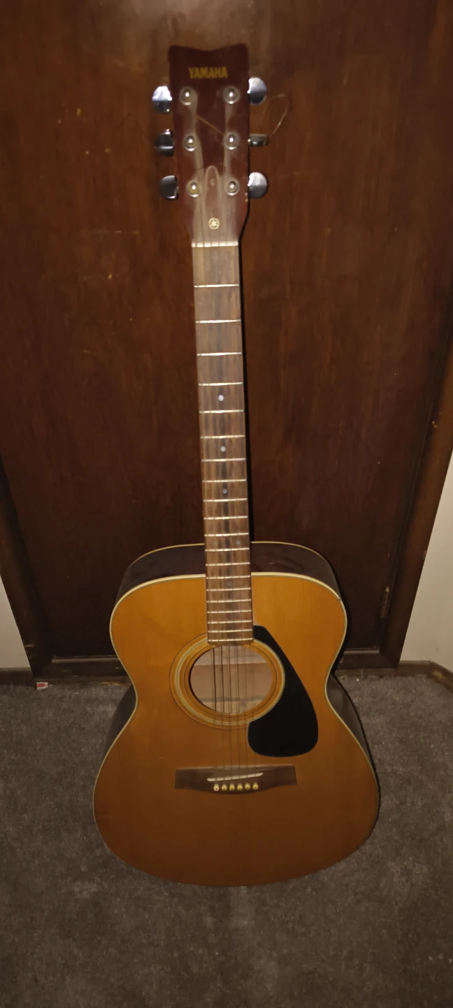 Yamaha Acoustic Guitar