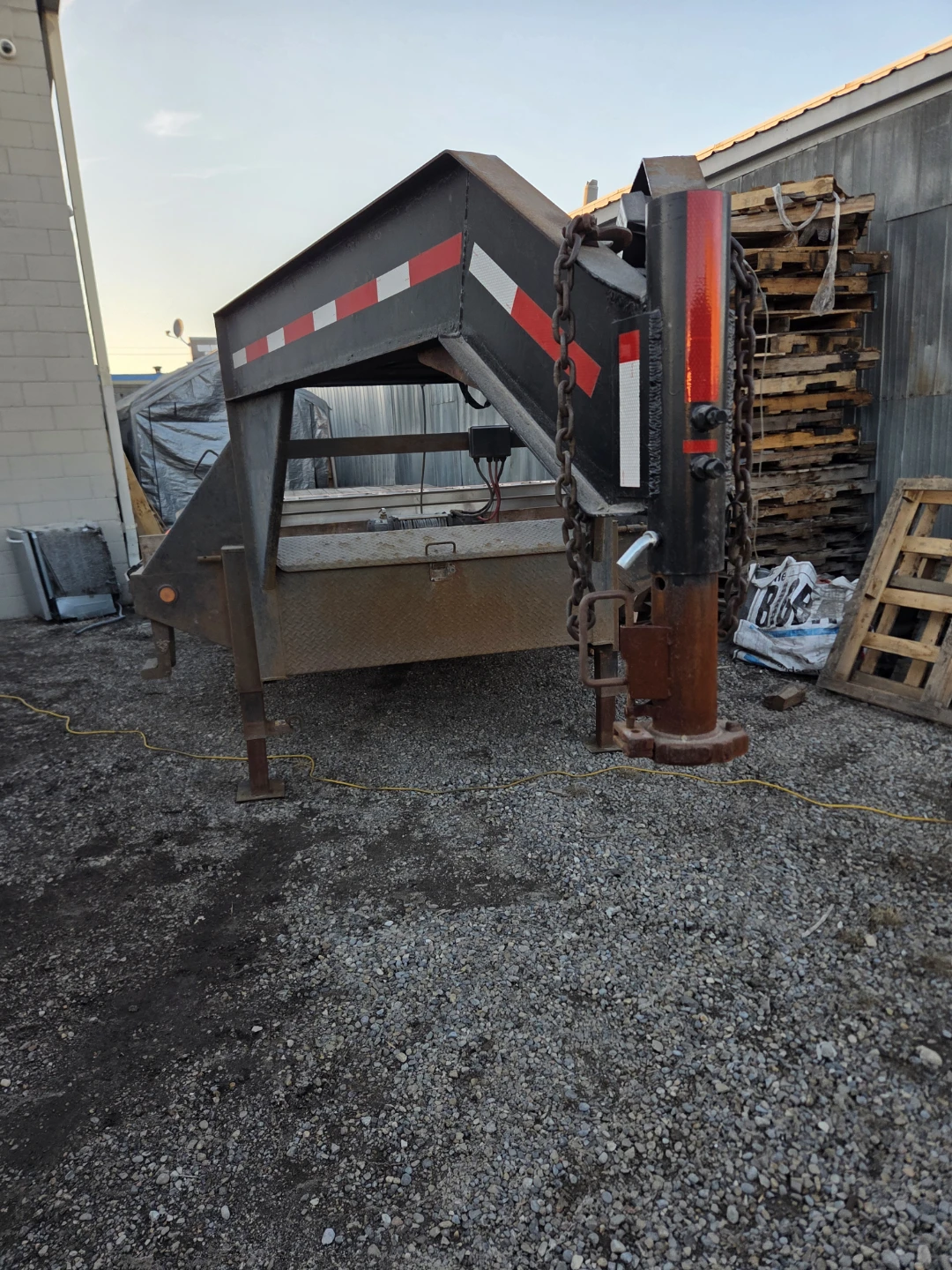 30 foot tri axwl Gooseneck Flatbed Trailer - photo 3