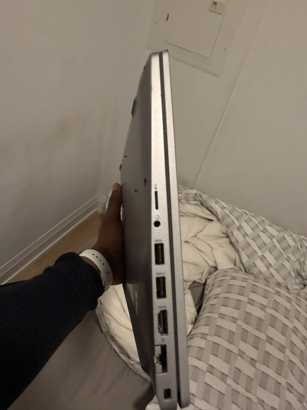 URGENT SALE Dell Latitude 5520 11th Gen i7 16GB RAM 256GB SSD - photo 3