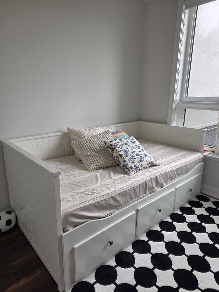 IKEA Hemnes Daybed with Storage Drawers