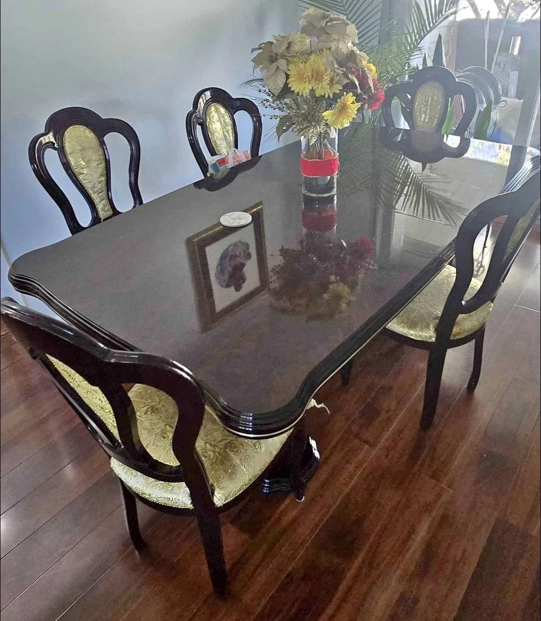 Gorgeous Dining Table Set with 5 Chairs