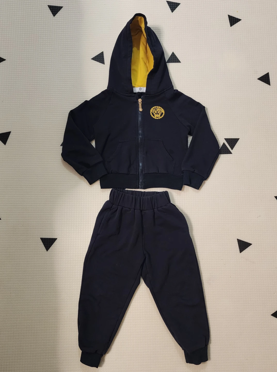 Young Versace Tracksuit Set 2T - photo 2