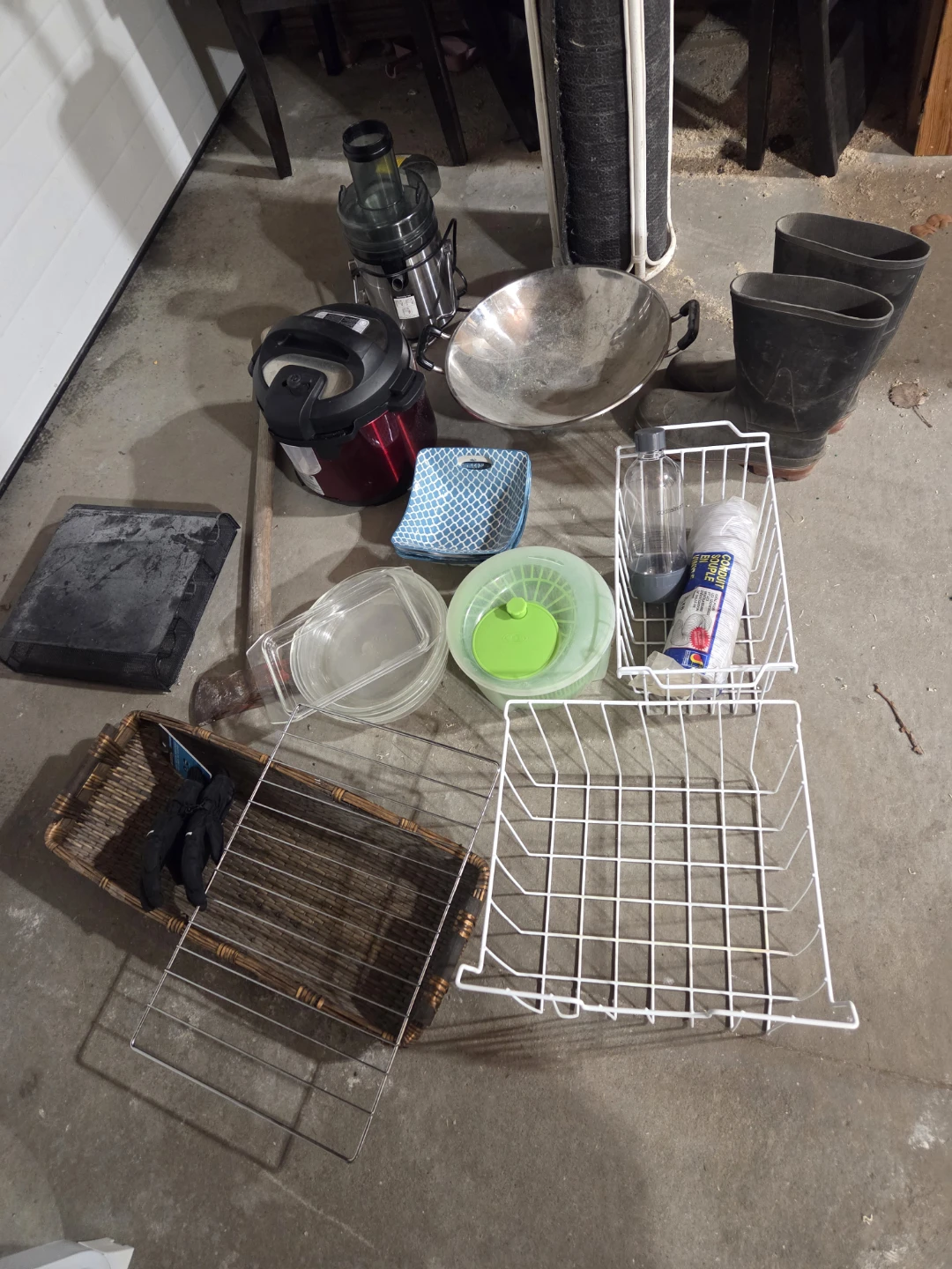 Free Instant pot, juicer, salad spinner, etc etc - photo 2