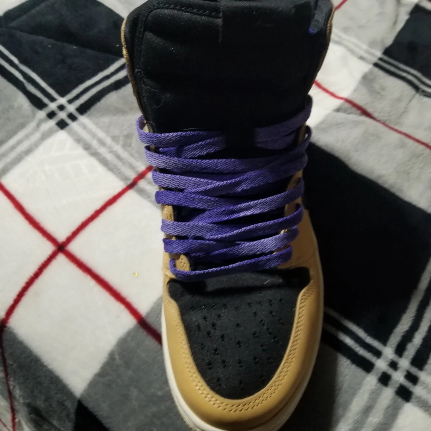 Air Jordan 1 High OG "Golden Harvest" - photo 2