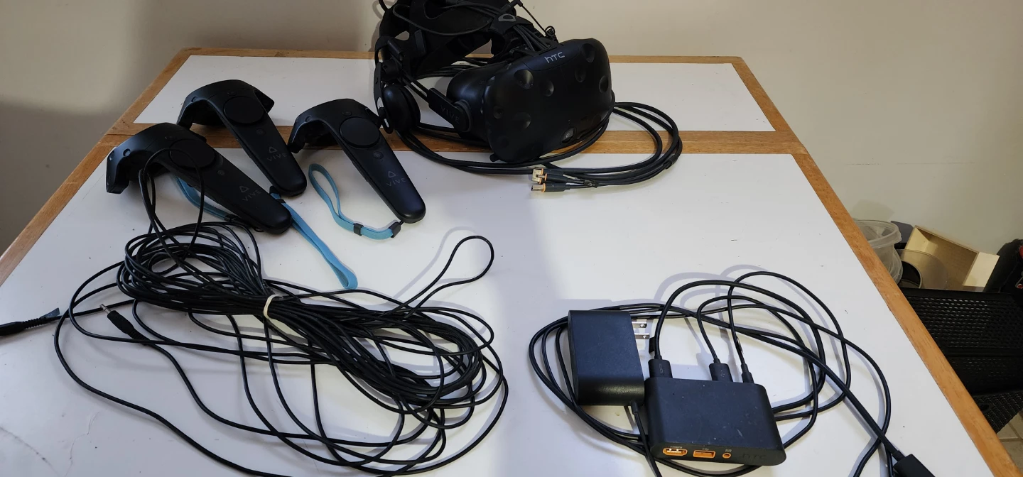 HTC VIVE Virtual Reality System generation 1 with Controllers - photo 5