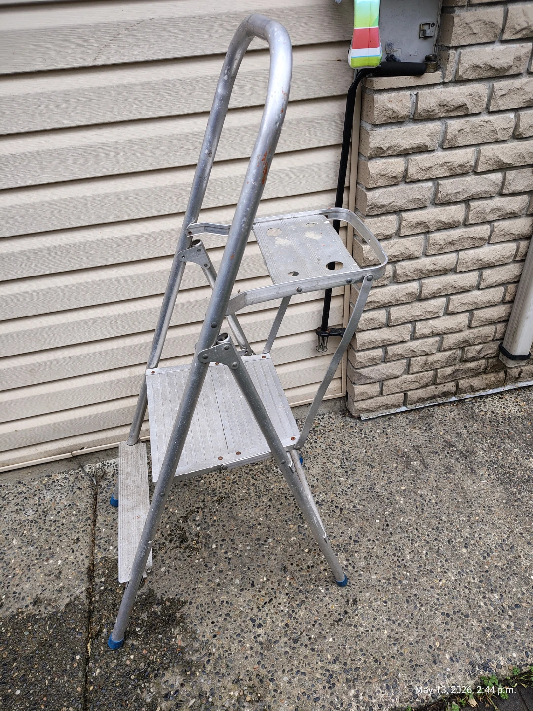 Reynolds 4ft Aluminum Folding Ladder with tray - photo 3