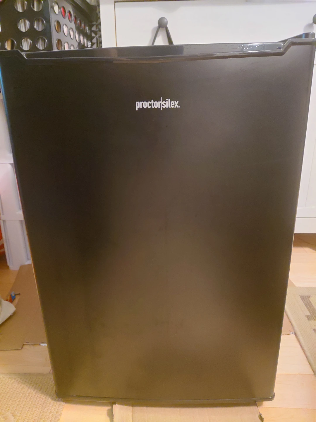 Proctor Silex Mini Refrigerator