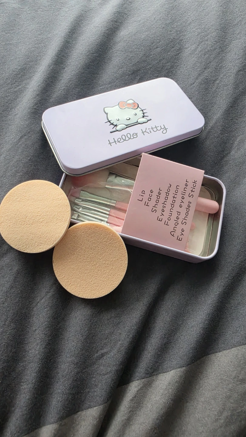 Hello Kitty Makeup Brush Set with Tin Case