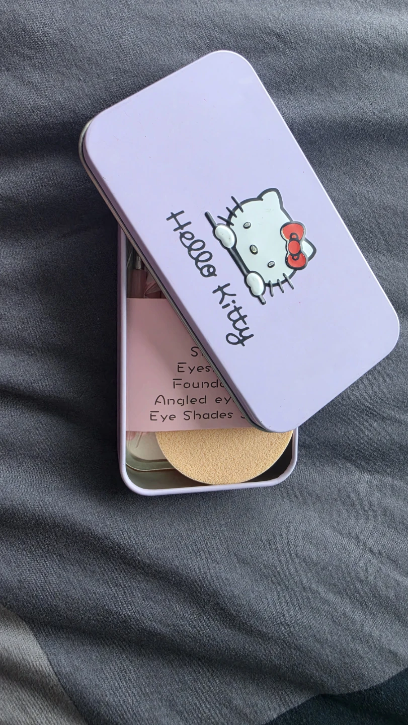 Hello Kitty Makeup Brush Set with Tin Case - photo 2