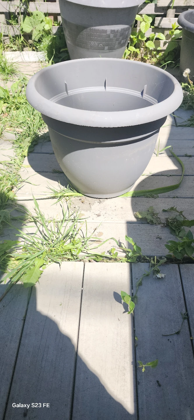 Grey Plastic Planter Pot - photo 3