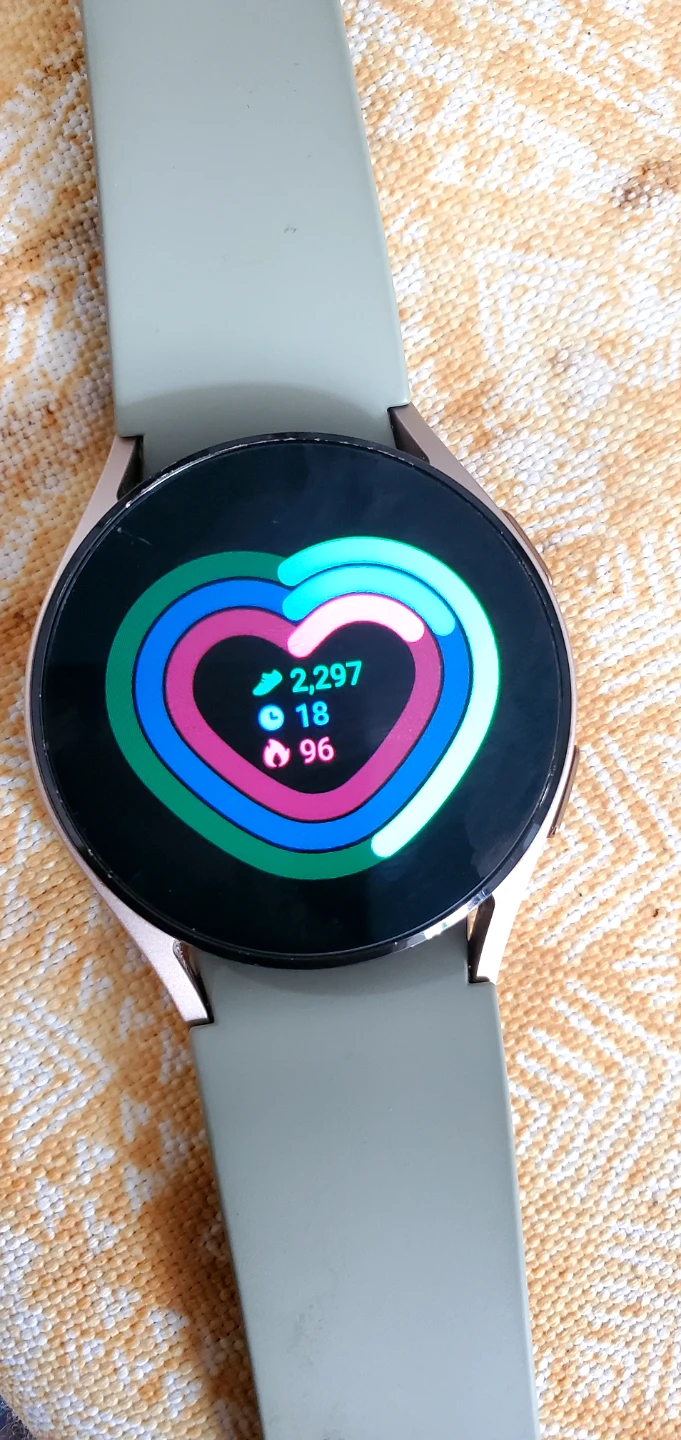 Samsung Galaxy Watch 4 - photo 2