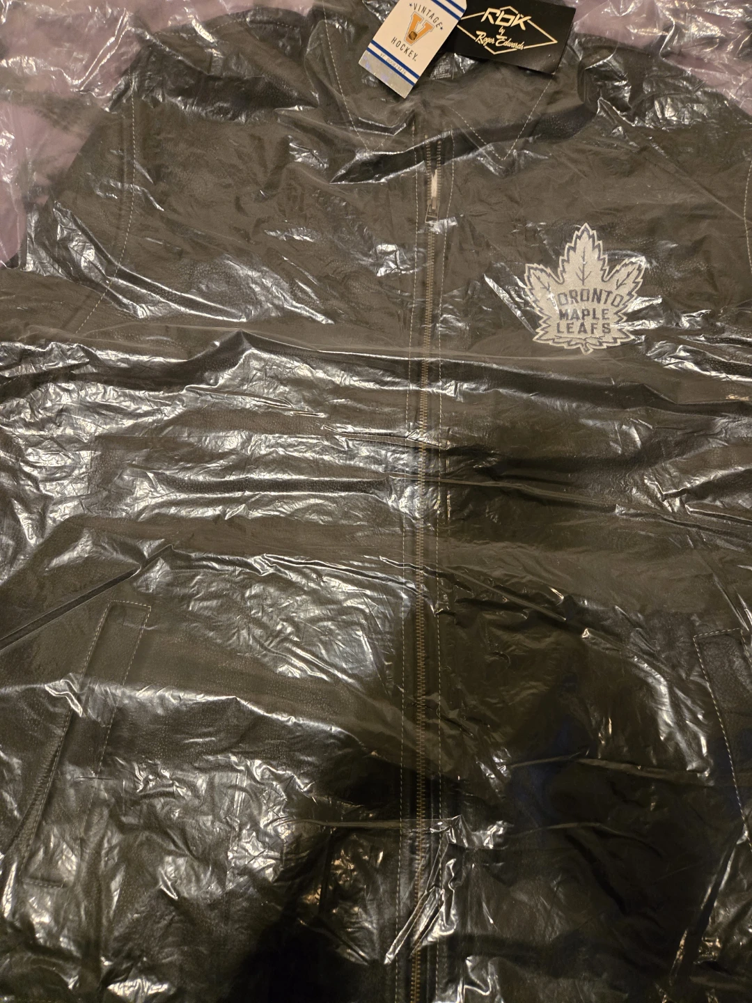 RBK by Roger Edwards Toronto Maple Leafs Hockey Jacket - photo 3