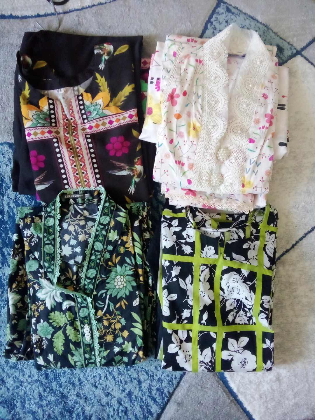 Zellbury and other printed tops (lot of 4)