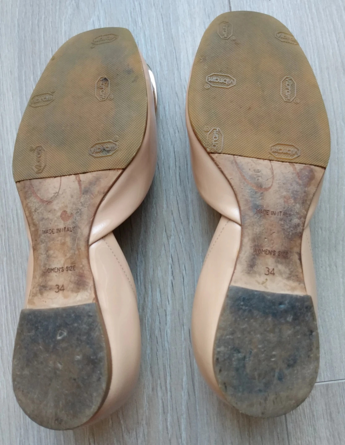 Roger Vivier Patent Leather Flats Size 34 - photo 5