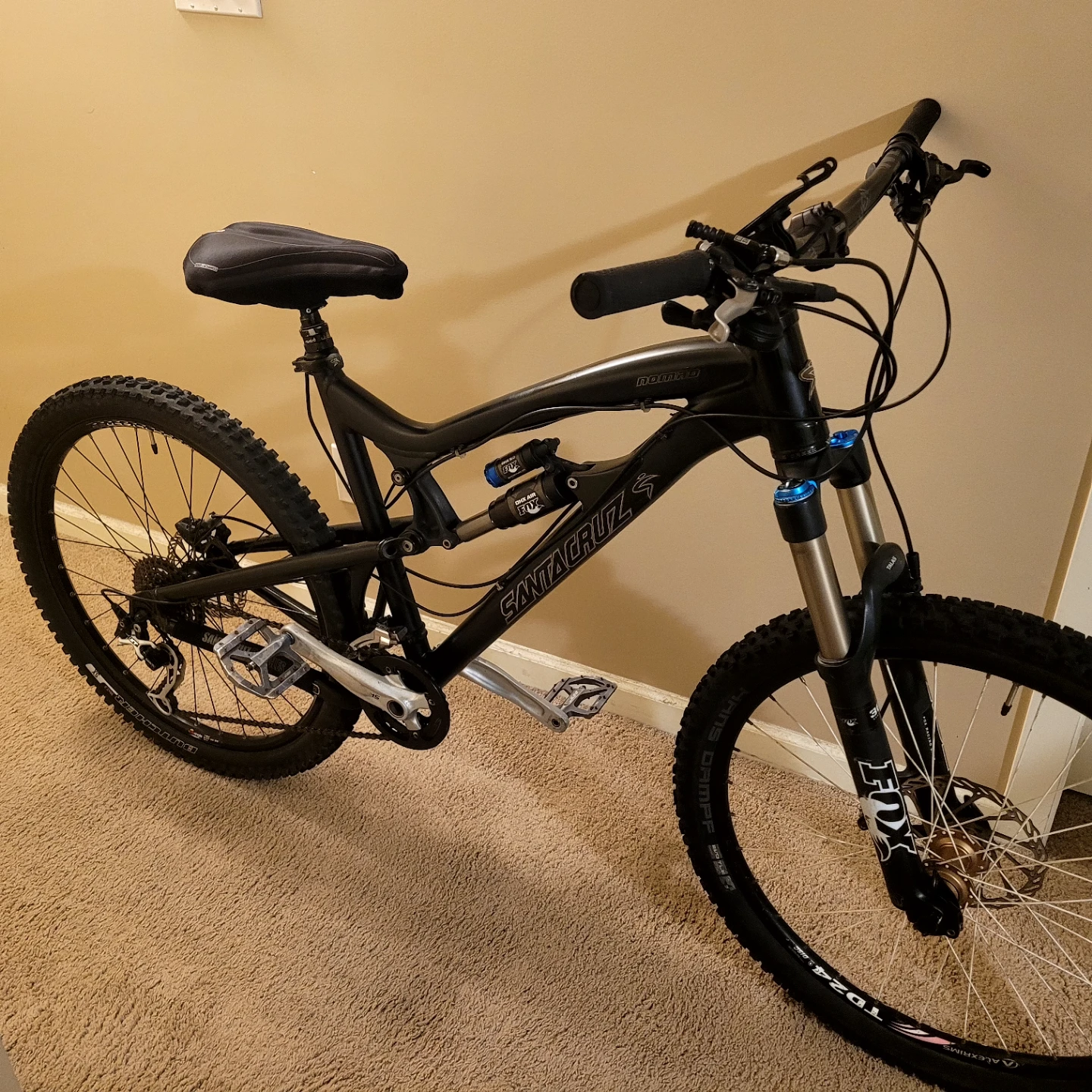 Santa Cruz Nomad Mountain Bike - photo 3