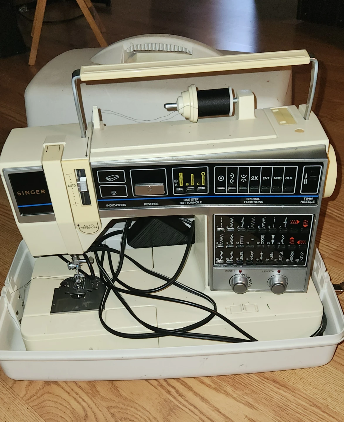 Singer Sewing Machine with Case