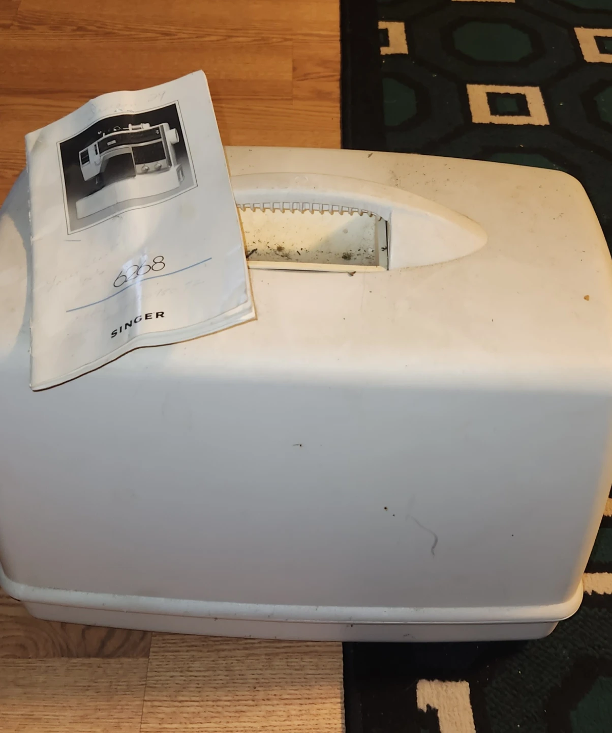 Singer Sewing Machine with Case - photo 4