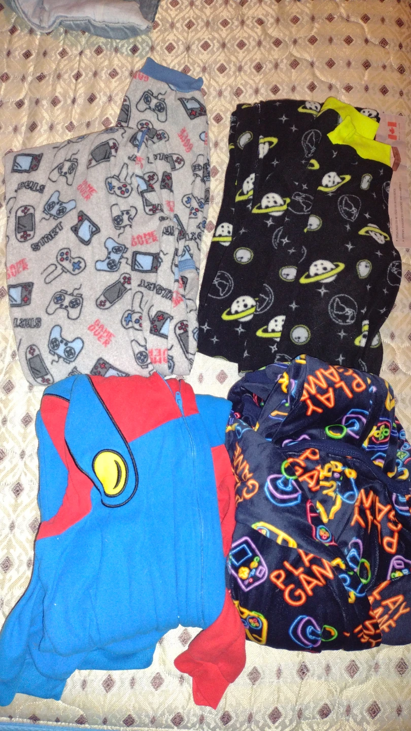 Komar Kids Nintendo Pajamas XL/TG (14-16)