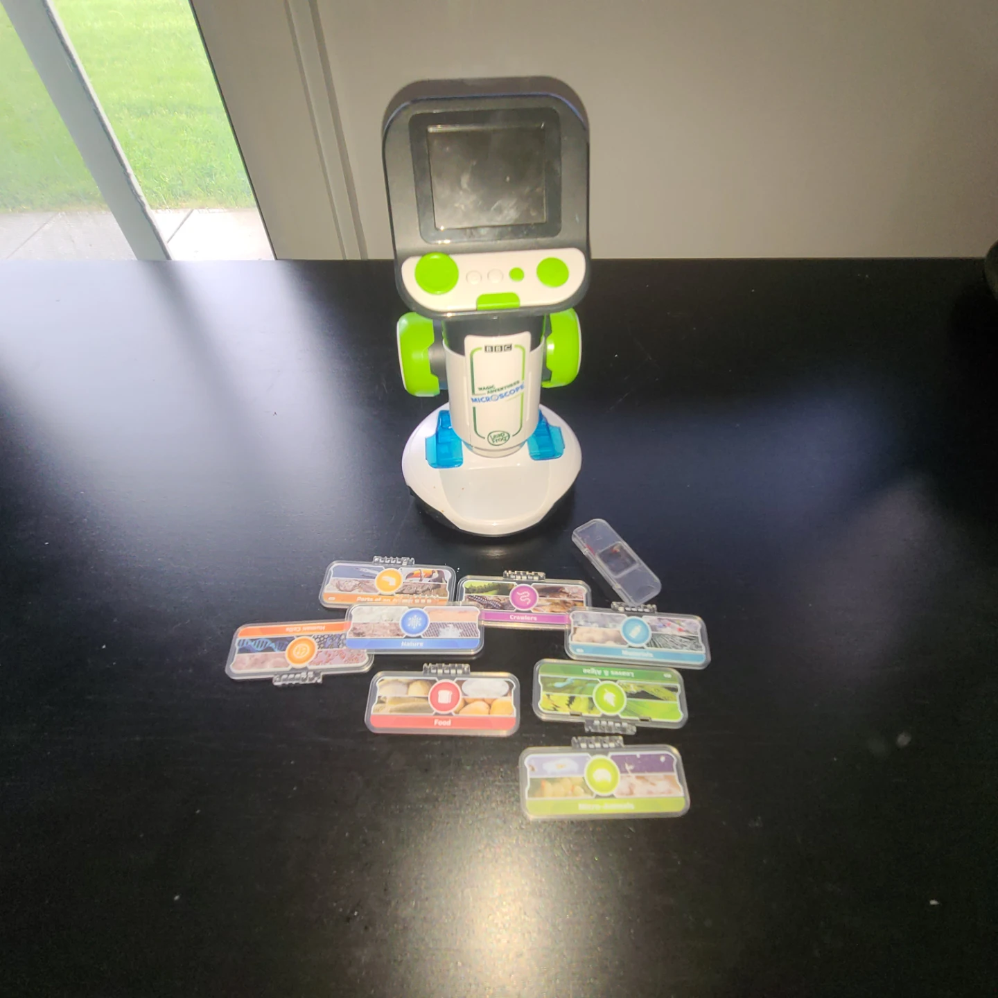 LeapFrog Magic Adventures Microscope with 8 Discovery Cards