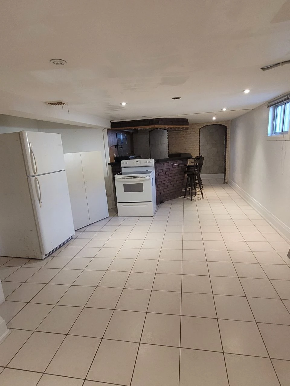 Spacious Basement for Rent - photo 5