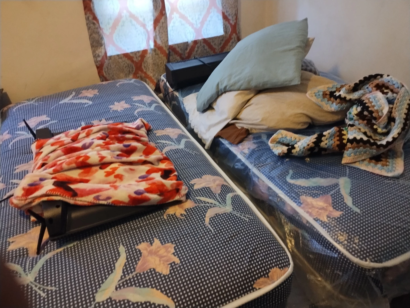 Two Mattresses with Floral Pattern - photo 2