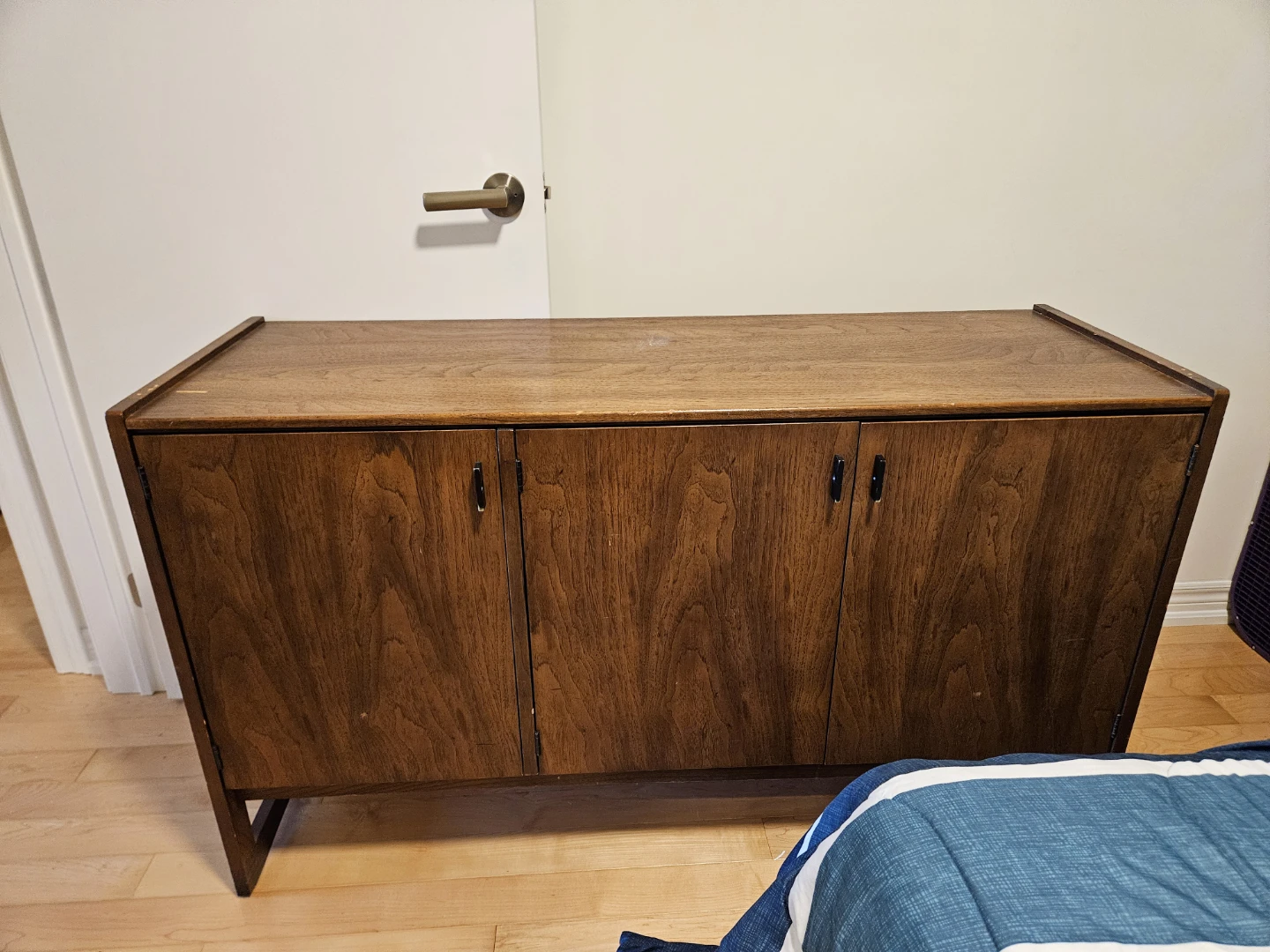 Solid Wood Sideboard Cabinet with Drawer