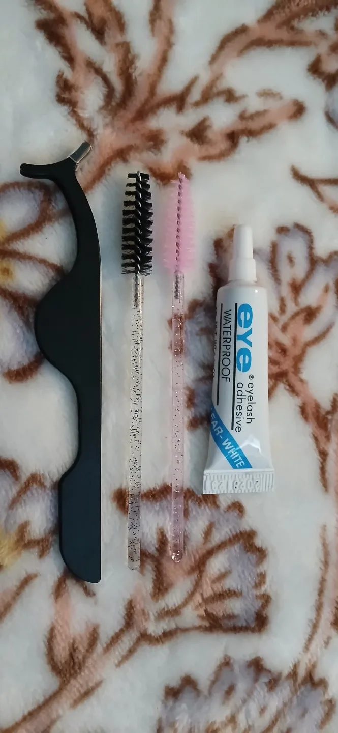 False Eyelashes Set with Adhesive and Applicator Tools - photo 3