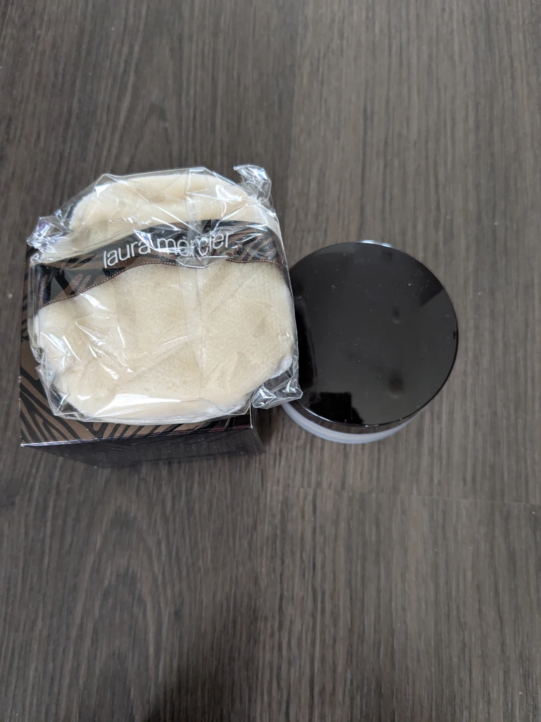 Laura Mercier Translucent Loose Setting Powder & Puff - photo 3